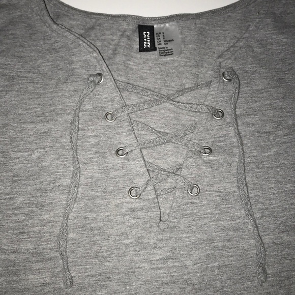 Divided Lace Front T - Picture 2 of 4